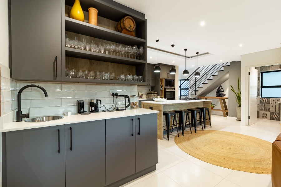 4 Bedroom Property for Sale in Tara Western Cape